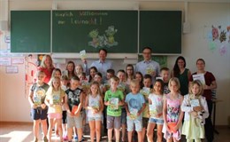 Bücherübergabe in der Grundschule der Antoniusschule in Achern