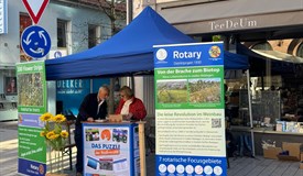Rotary Club: Stand am Bauernmarkt Bühl 